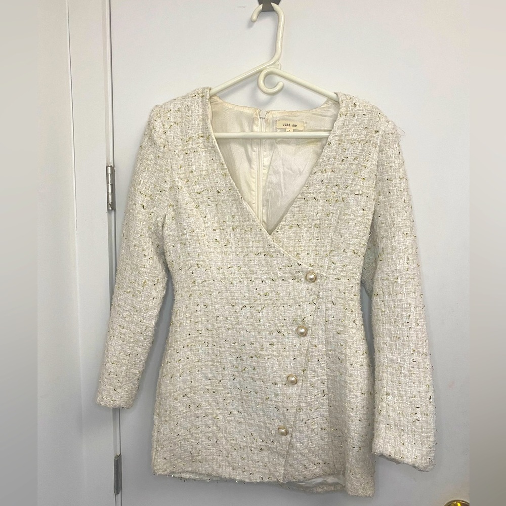 Mini white suit jacket dress. Gold accents. Zipper long sleeves.